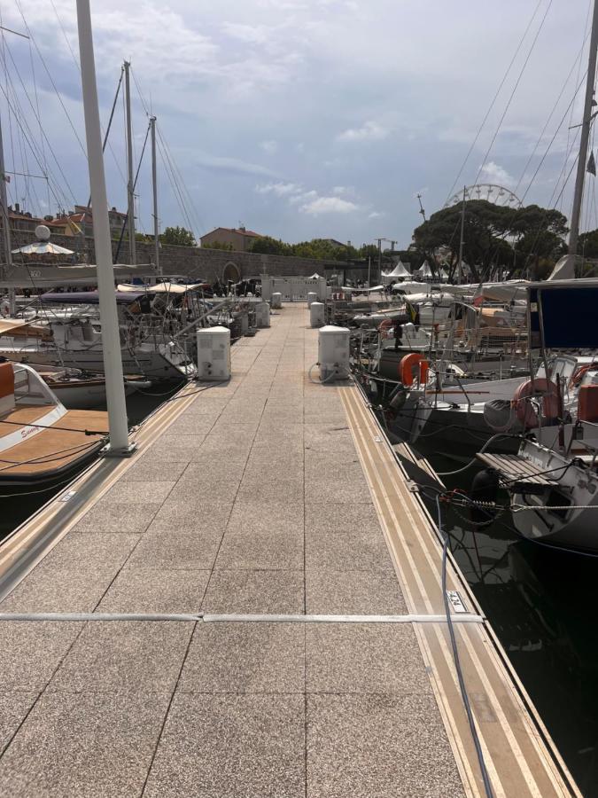 Location Antibes Buitenkant foto