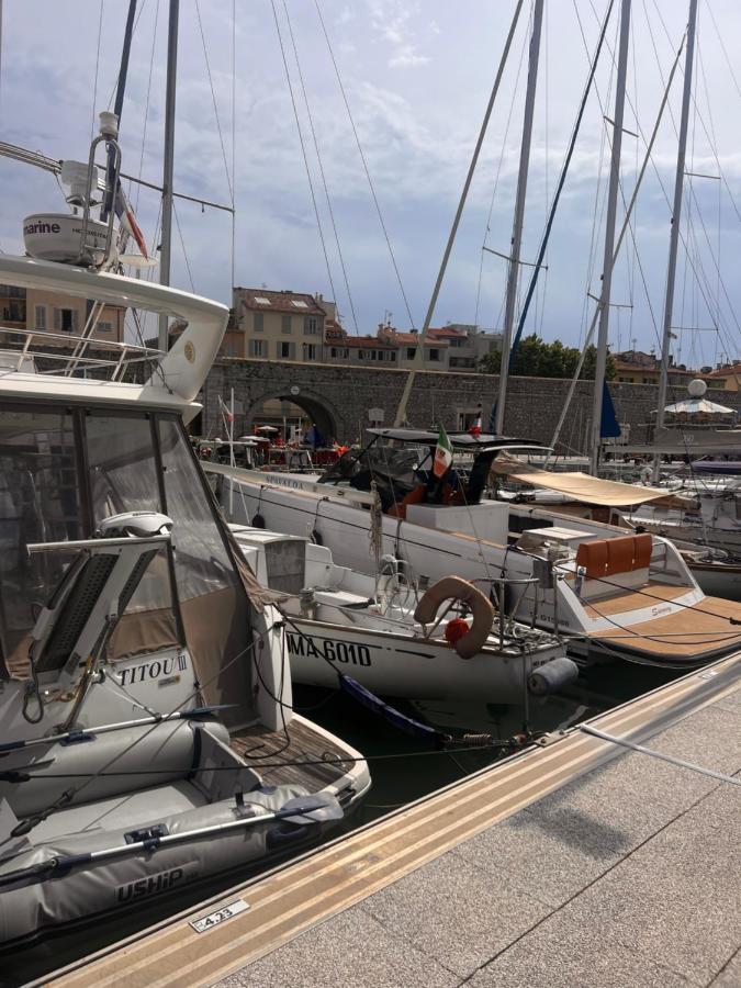 Location Antibes Buitenkant foto